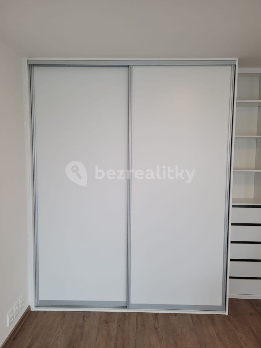 Prenájom bytu 1-izbový 33 m², Sládkovičova, Praha, Praha Prenájom bytu 1-izbový 33 m², Sládkovičova, Praha, Praha