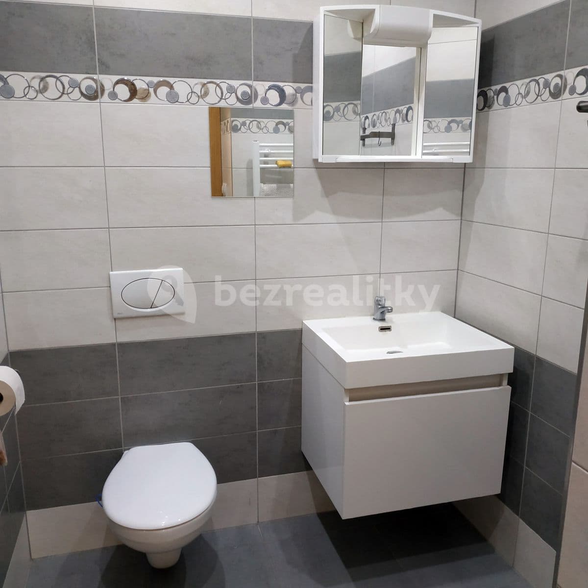 Prenájom bytu 1-izbový 35 m², Varenská, Ostrava, Moravskoslezský kraj Prenájom bytu 1-izbový 35 m², Varenská, Ostrava, Moravskoslezský kraj