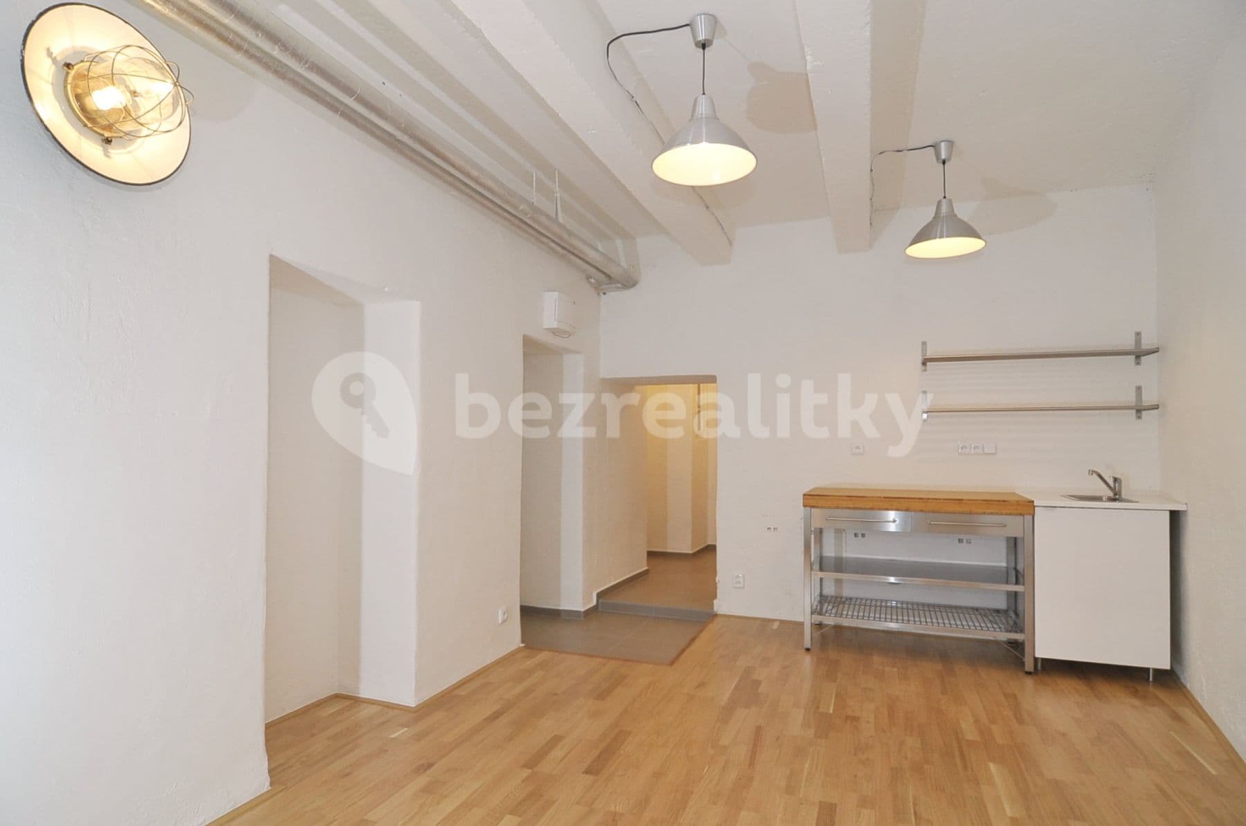 Prenájom bytu 1-izbový 23 m², Přístavní, Praha, Praha Prenájom bytu 1-izbový 23 m², Přístavní, Praha, Praha