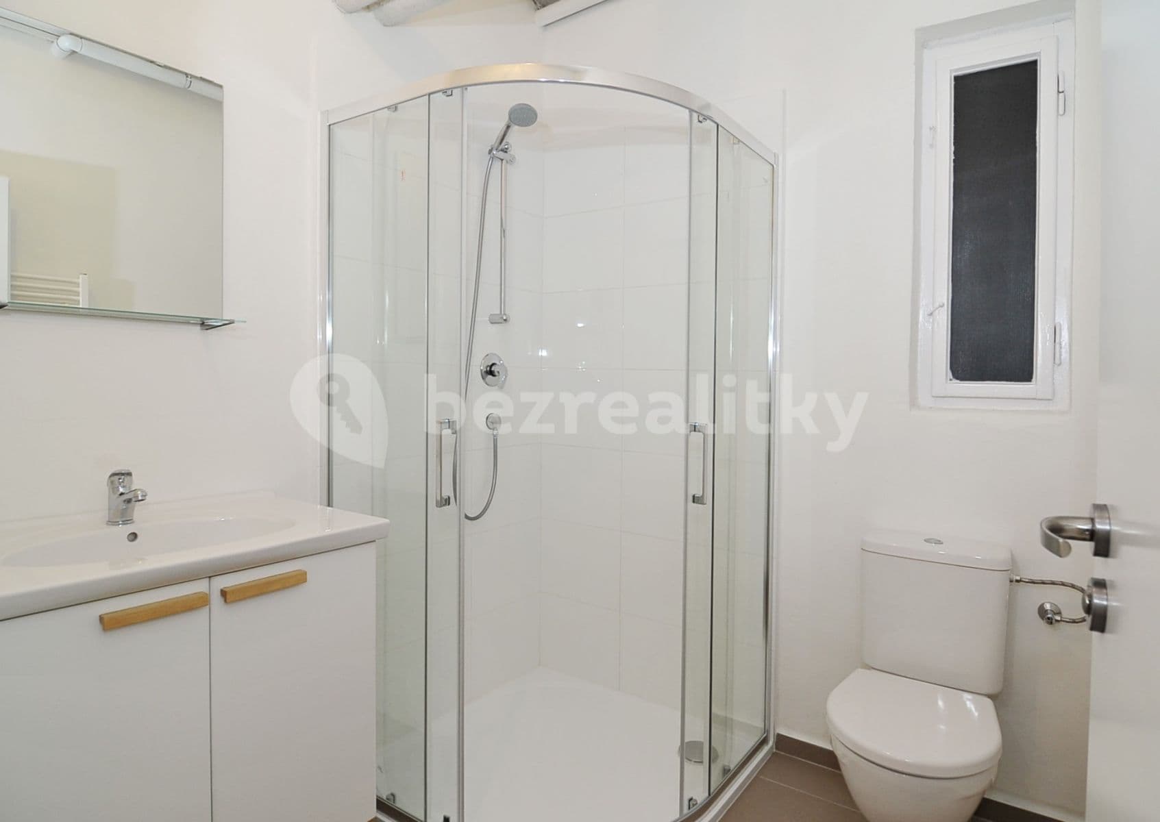 Prenájom bytu 1-izbový 23 m², Přístavní, Praha, Praha Prenájom bytu 1-izbový 23 m², Přístavní, Praha, Praha