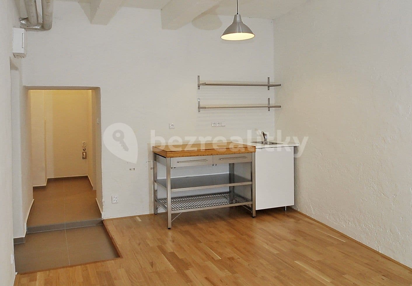 Prenájom bytu 1-izbový 23 m², Přístavní, Praha, Praha Prenájom bytu 1-izbový 23 m², Přístavní, Praha, Praha