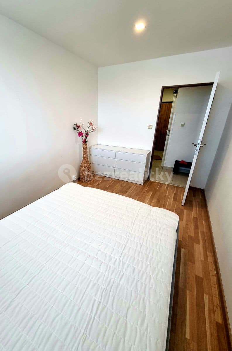 Prenájom bytu 2-izbový 44 m², U Jezera, Praha, Praha Prenájom bytu 2-izbový 44 m², U Jezera, Praha, Praha