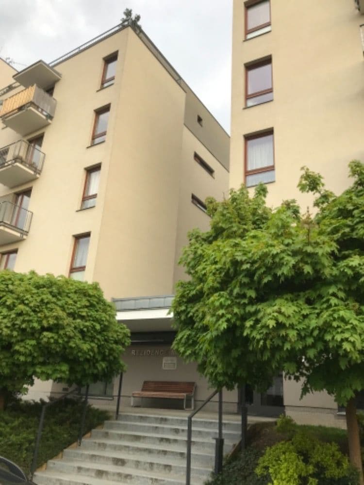 Prenájom bytu 3-izbový 90 m², Na Srážku, Praha, Praha Prenájom bytu 3-izbový 90 m², Na Srážku, Praha, Praha