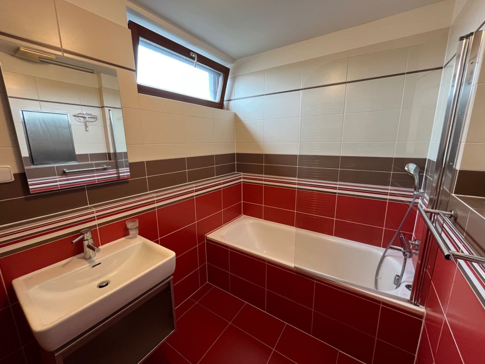 Prenájom bytu 3-izbový 90 m², Na Srážku, Praha, Praha Prenájom bytu 3-izbový 90 m², Na Srážku, Praha, Praha