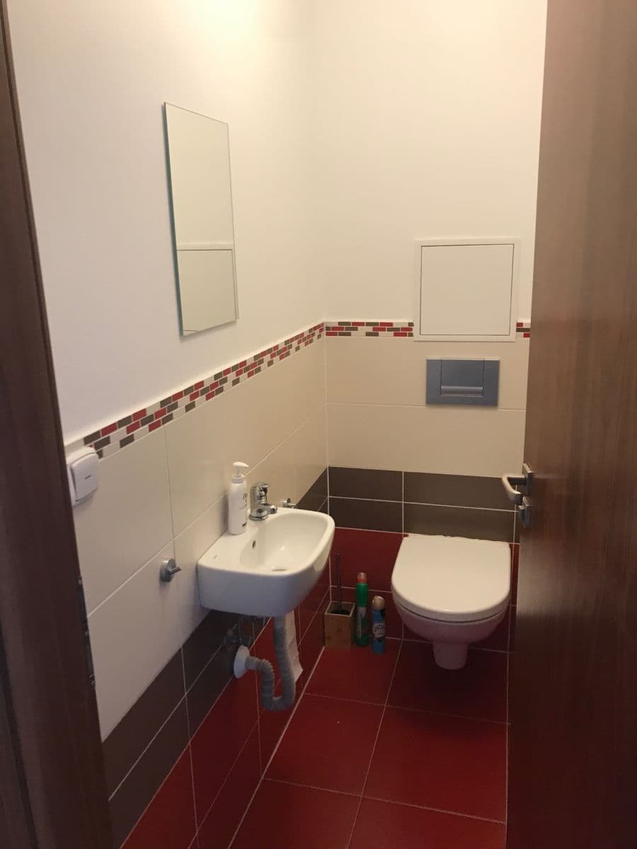 Prenájom bytu 3-izbový 90 m², Na Srážku, Praha, Praha Prenájom bytu 3-izbový 90 m², Na Srážku, Praha, Praha