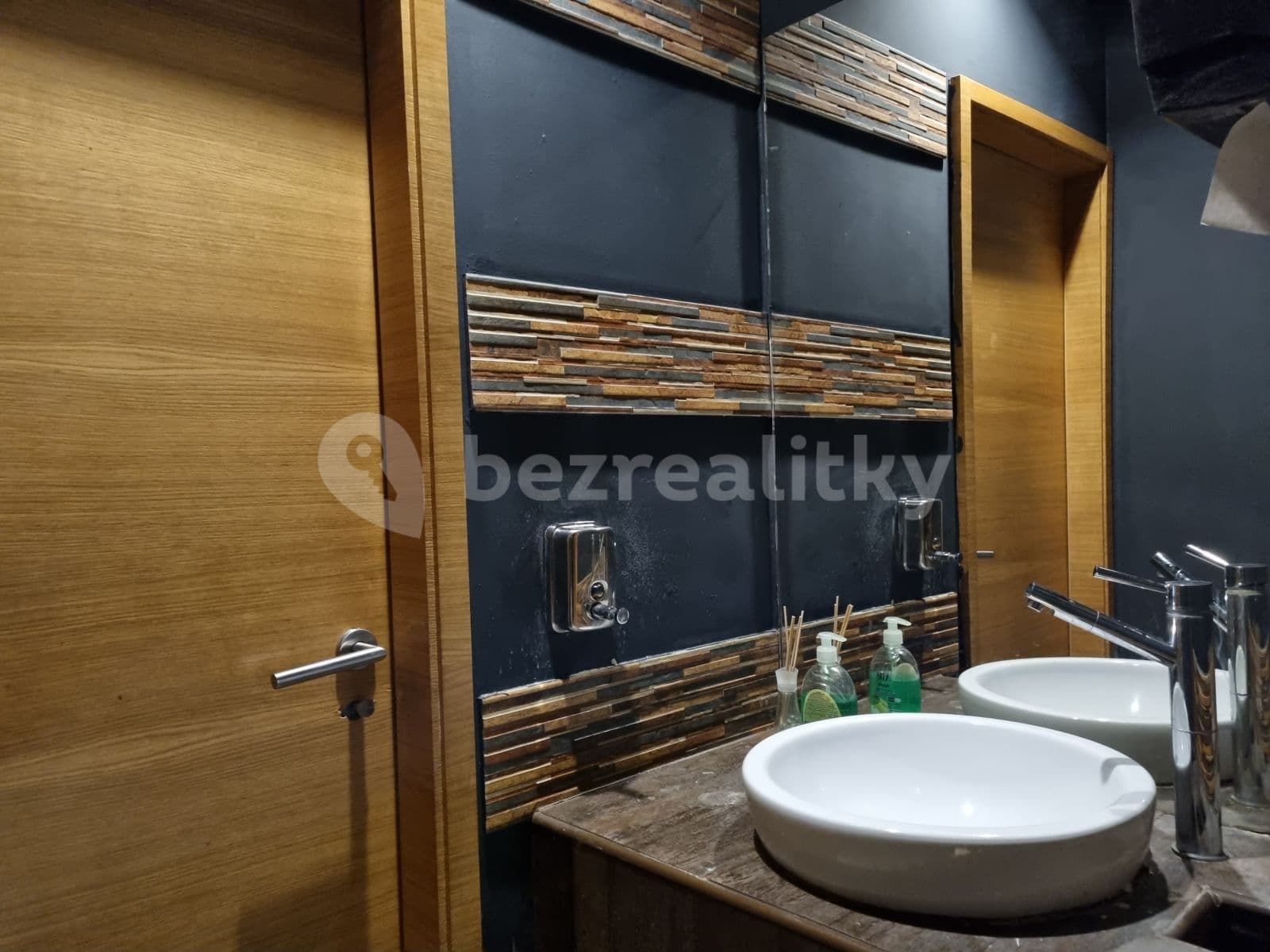 Prenájom nebytového priestoru 210 m², Bělehradská, Praha, Praha Prenájom nebytového priestoru 210 m², Bělehradská, Praha, Praha