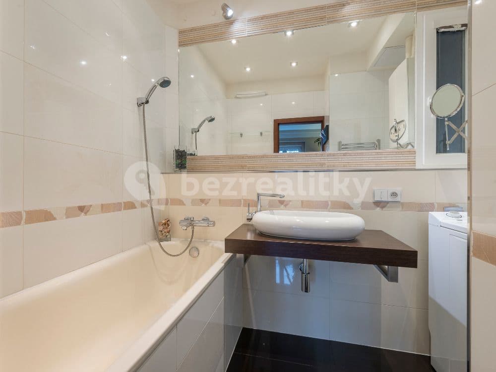 Prenájom bytu 2-izbový 55 m², Ruská, Praha, Praha Prenájom bytu 2-izbový 55 m², Ruská, Praha, Praha
