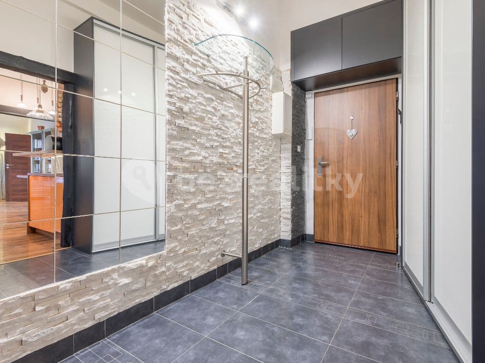 Prenájom bytu 2-izbový 55 m², Ruská, Praha, Praha Prenájom bytu 2-izbový 55 m², Ruská, Praha, Praha