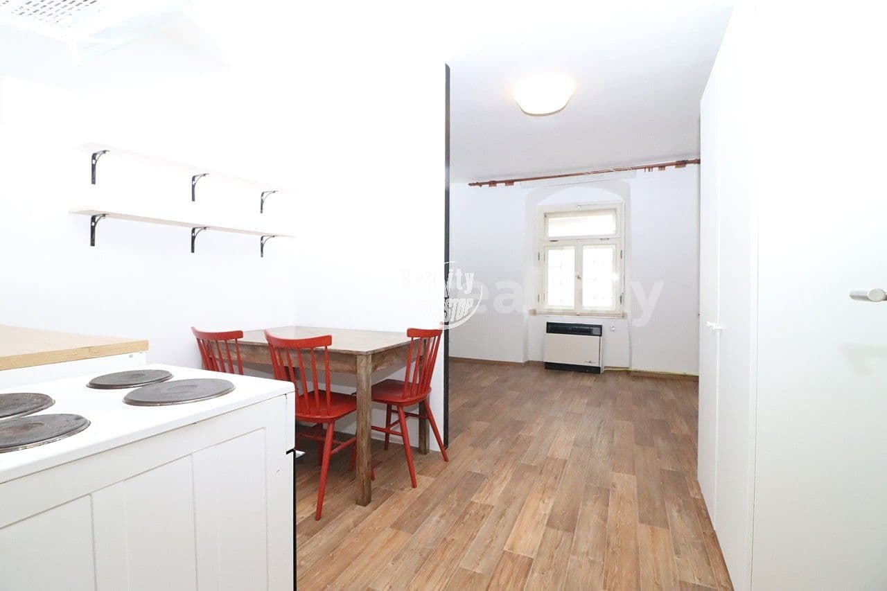 Prenájom bytu 1-izbový 30 m², Joštova, Jihlava, Kraj Vysočina Prenájom bytu 1-izbový 30 m², Joštova, Jihlava, Kraj Vysočina