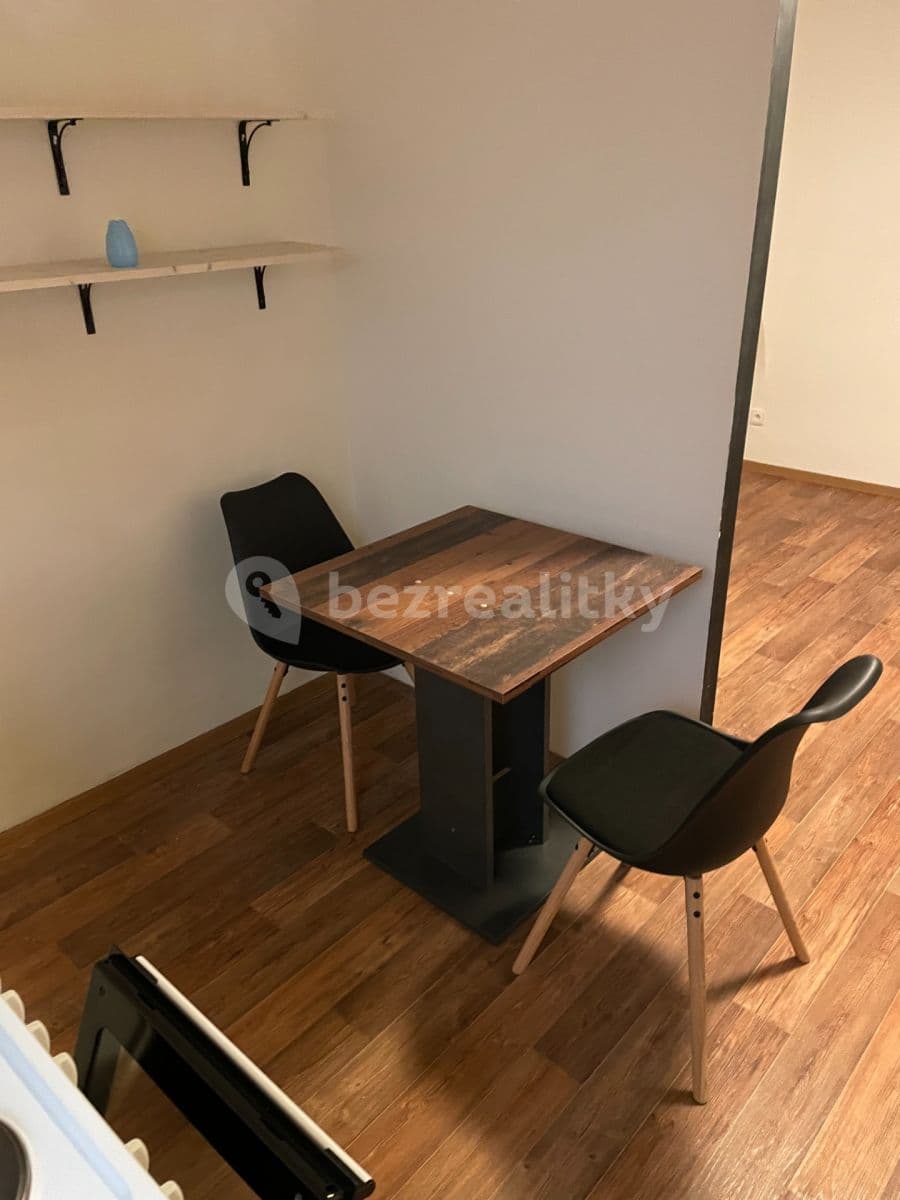 Prenájom bytu 1-izbový 30 m², Joštova, Jihlava, Kraj Vysočina Prenájom bytu 1-izbový 30 m², Joštova, Jihlava, Kraj Vysočina