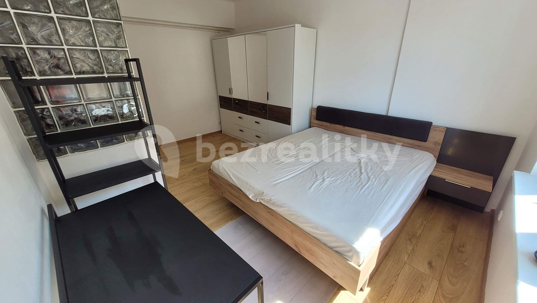 Prenájom bytu 2-izbový 50 m², Viklefova, Praha, Praha Prenájom bytu 2-izbový 50 m², Viklefova, Praha, Praha