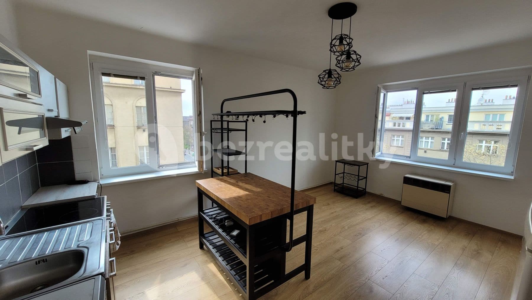 Prenájom bytu 2-izbový 50 m², Viklefova, Praha, Praha Prenájom bytu 2-izbový 50 m², Viklefova, Praha, Praha