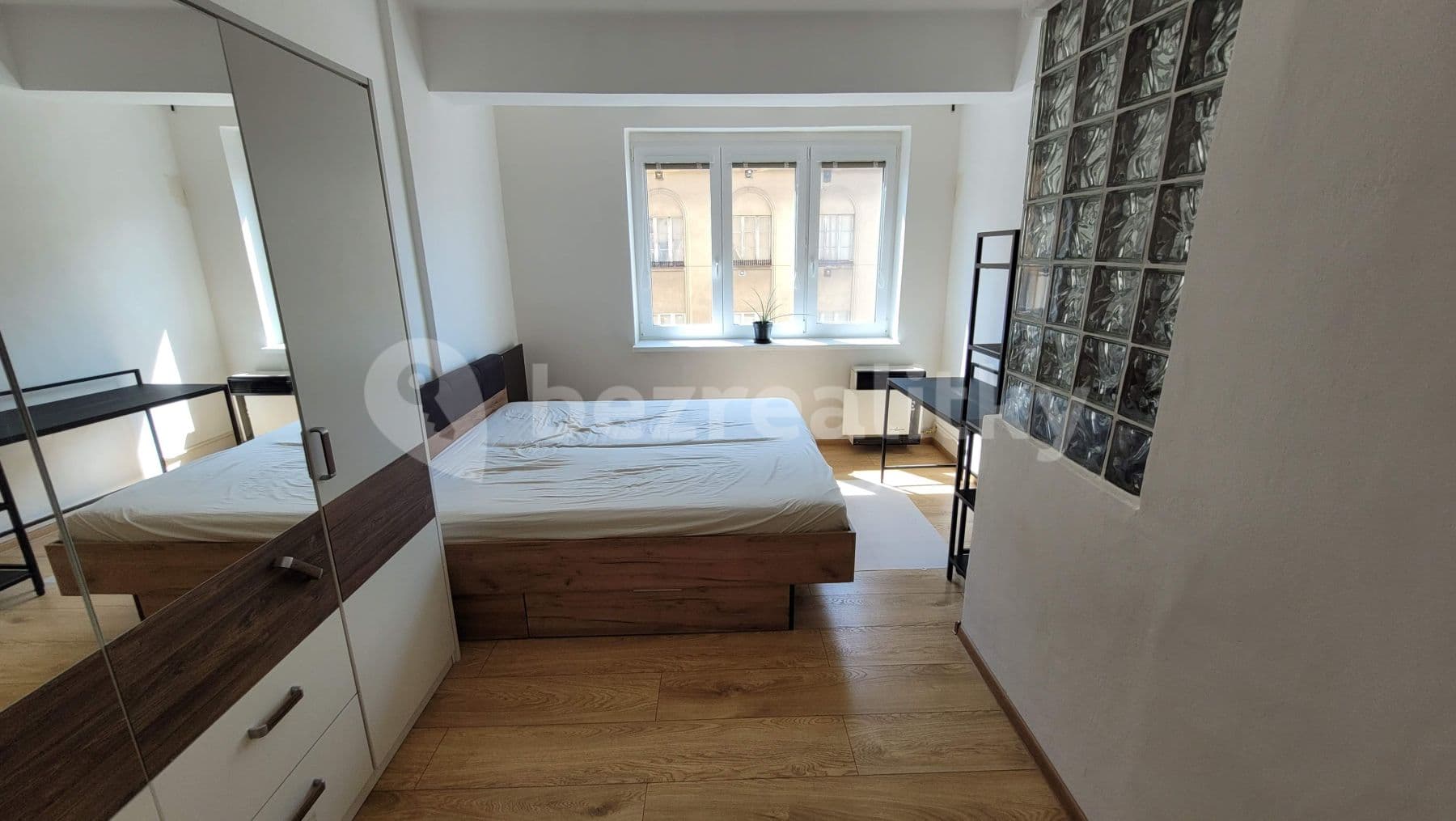 Prenájom bytu 2-izbový 50 m², Viklefova, Praha, Praha Prenájom bytu 2-izbový 50 m², Viklefova, Praha, Praha