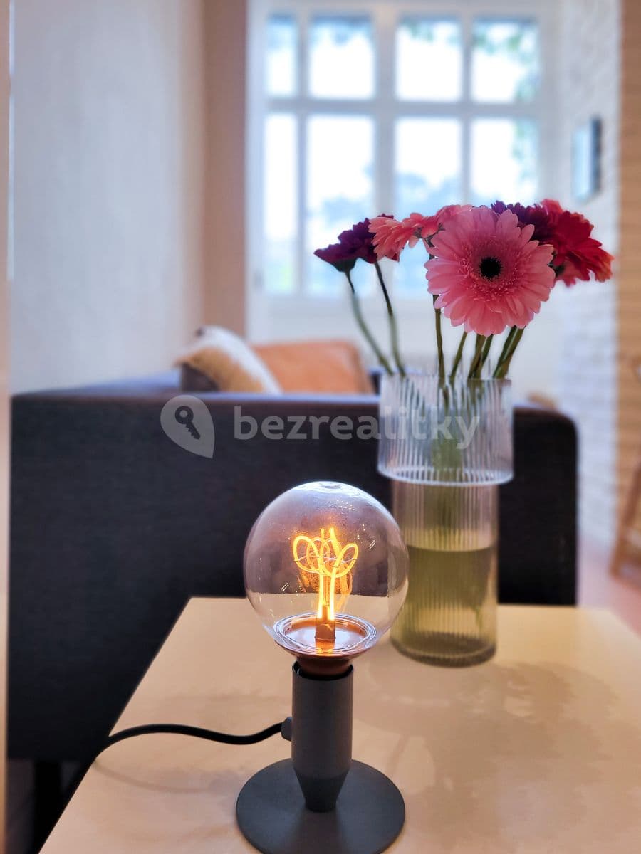 Prenájom bytu 2-izbový 45 m², Šafaříkova, Praha, Praha Prenájom bytu 2-izbový 45 m², Šafaříkova, Praha, Praha