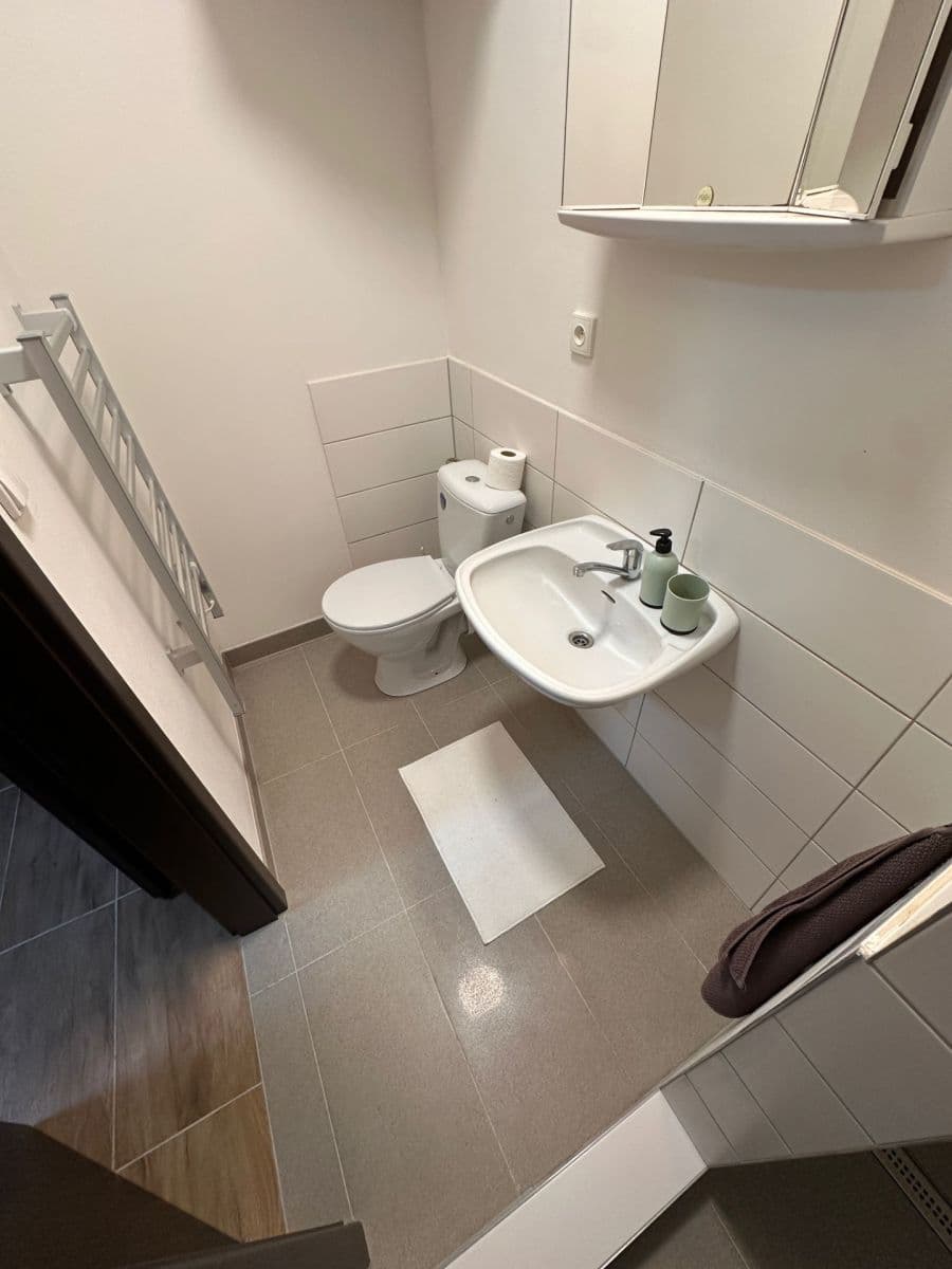 Prenájom bytu 1-izbový 24 m², Rokytnice nad Jizerou, Liberecký kraj Prenájom bytu 1-izbový 24 m², Rokytnice nad Jizerou, Liberecký kraj