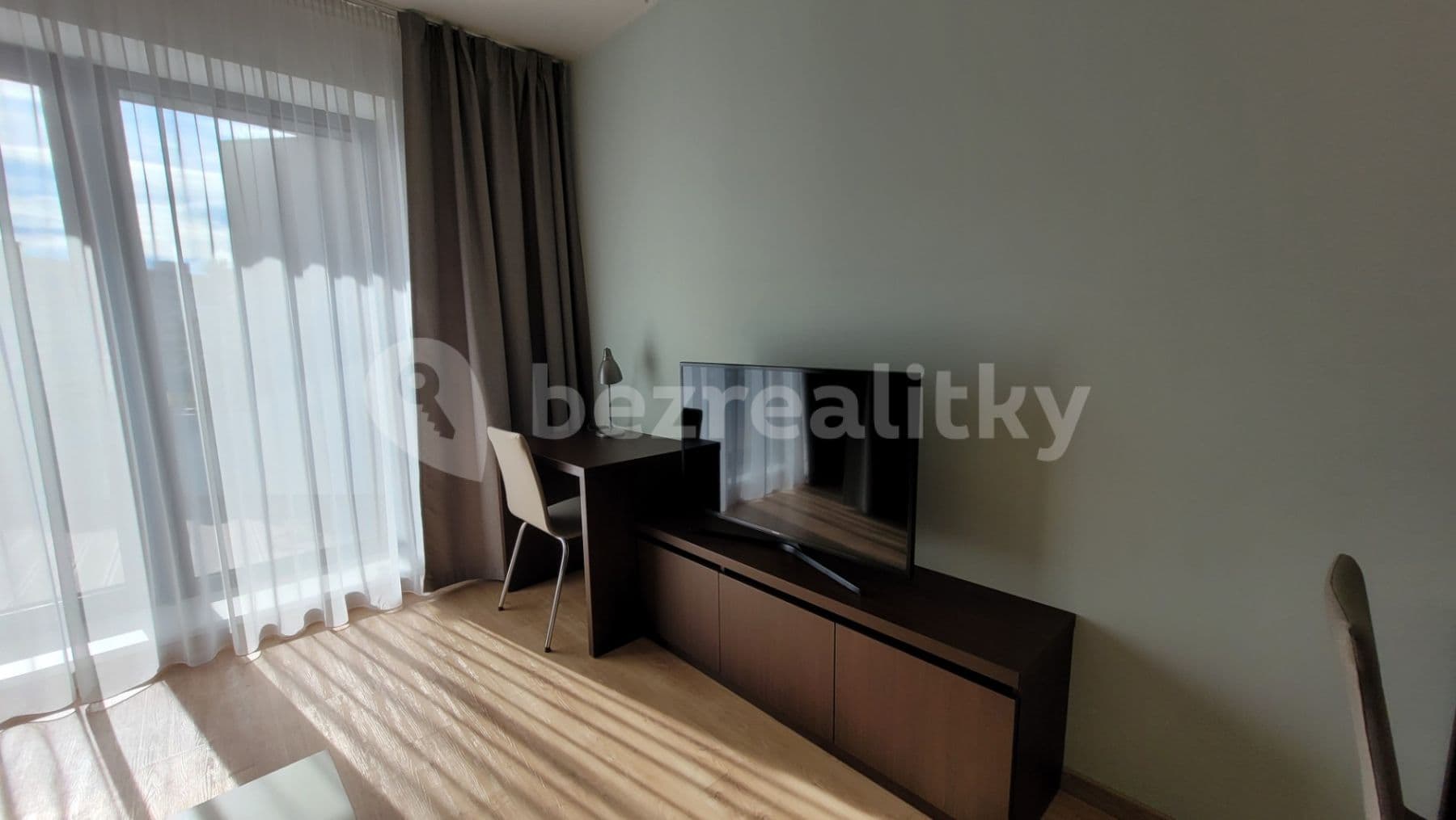 Prenájom bytu 1-izbový 33 m², Mukařovského, Praha, Praha Prenájom bytu 1-izbový 33 m², Mukařovského, Praha, Praha