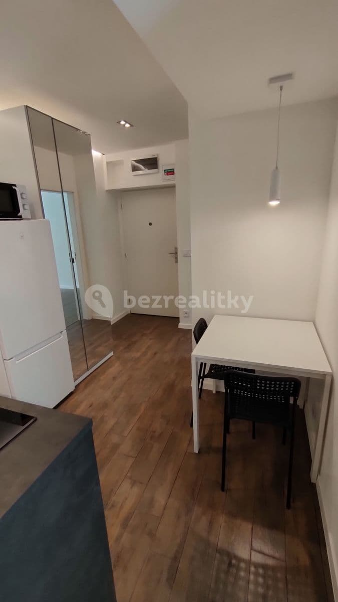 Prenájom bytu 2-izbový 38 m², Koněvova, Praha, Praha Prenájom bytu 2-izbový 38 m², Koněvova, Praha, Praha