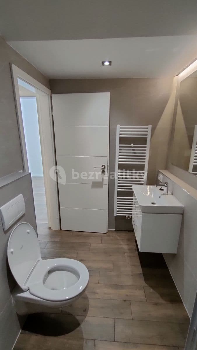 Prenájom bytu 2-izbový 38 m², Koněvova, Praha, Praha Prenájom bytu 2-izbový 38 m², Koněvova, Praha, Praha