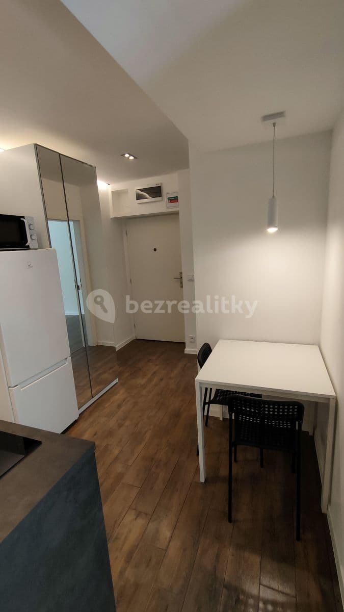 Prenájom bytu 2-izbový 38 m², Koněvova, Praha, Praha Prenájom bytu 2-izbový 38 m², Koněvova, Praha, Praha
