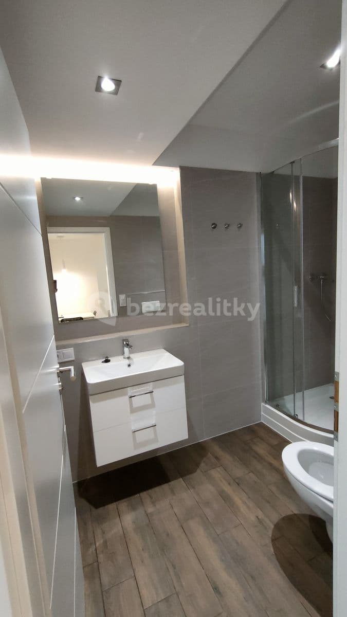 Prenájom bytu 2-izbový 38 m², Koněvova, Praha, Praha Prenájom bytu 2-izbový 38 m², Koněvova, Praha, Praha