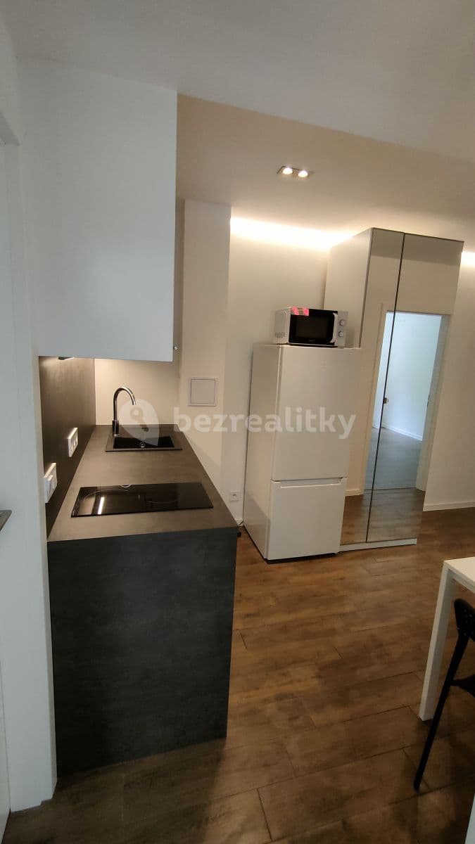 Prenájom bytu 2-izbový 38 m², Koněvova, Praha, Praha Prenájom bytu 2-izbový 38 m², Koněvova, Praha, Praha