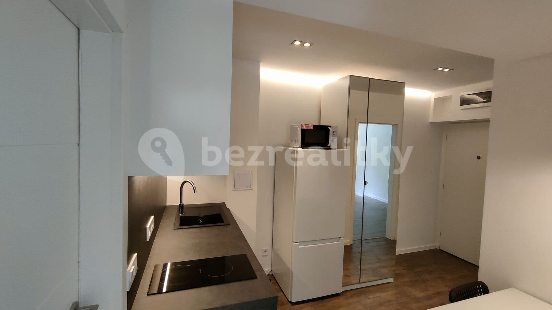 Prenájom bytu 2-izbový 38 m², Koněvova, Praha, Praha Prenájom bytu 2-izbový 38 m², Koněvova, Praha, Praha