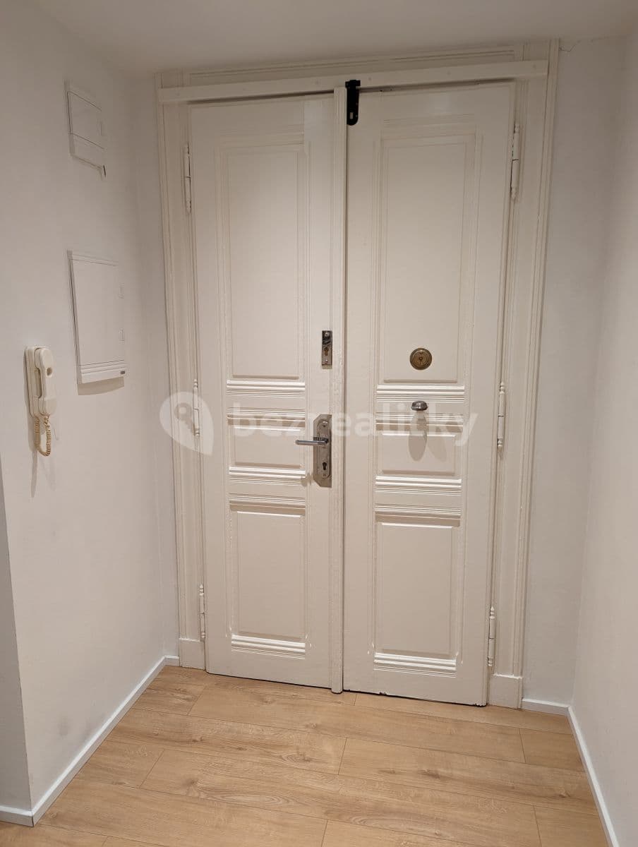 Prenájom bytu 3-izbový 75 m², Bořivojova, Praha, Praha Prenájom bytu 3-izbový 75 m², Bořivojova, Praha, Praha