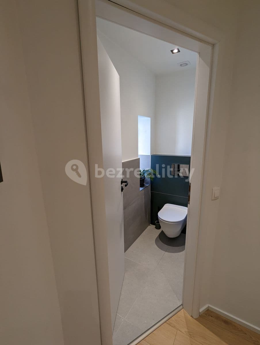 Prenájom bytu 3-izbový 75 m², Bořivojova, Praha, Praha Prenájom bytu 3-izbový 75 m², Bořivojova, Praha, Praha