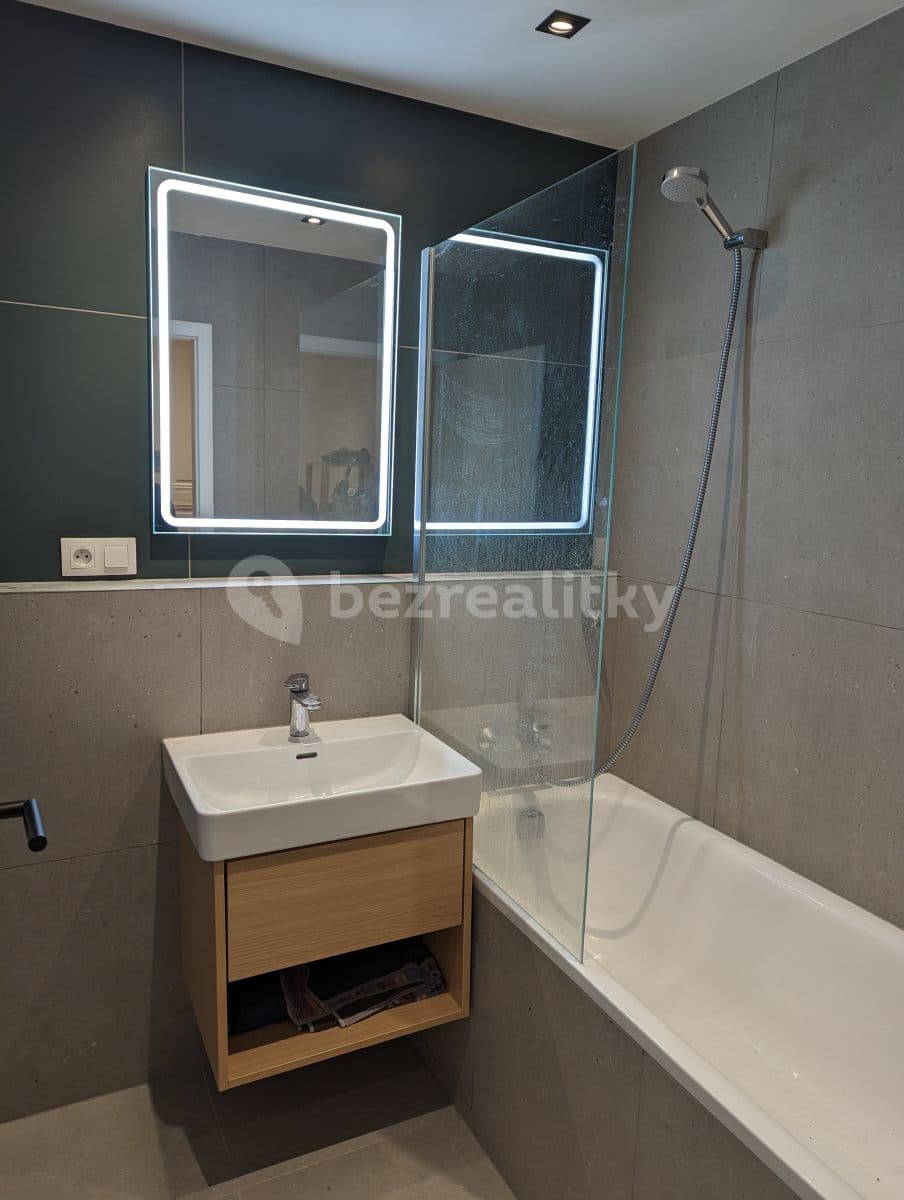 Prenájom bytu 3-izbový 75 m², Bořivojova, Praha, Praha Prenájom bytu 3-izbový 75 m², Bořivojova, Praha, Praha