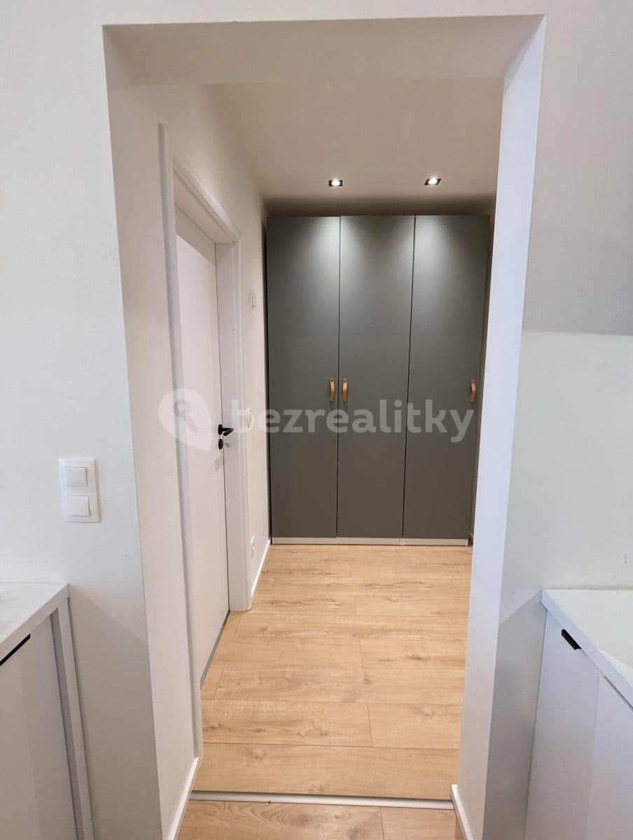 Prenájom bytu 3-izbový 75 m², Bořivojova, Praha, Praha Prenájom bytu 3-izbový 75 m², Bořivojova, Praha, Praha