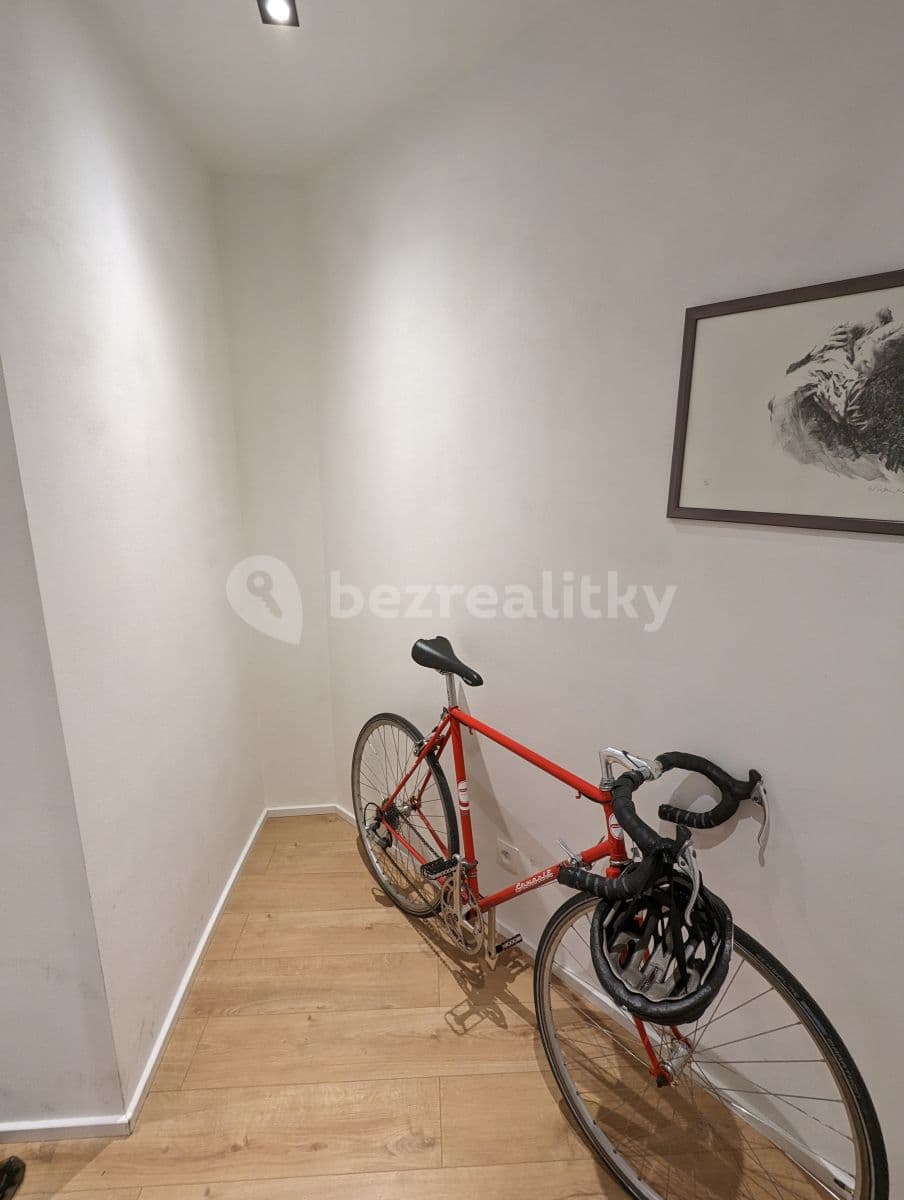 Prenájom bytu 3-izbový 75 m², Bořivojova, Praha, Praha Prenájom bytu 3-izbový 75 m², Bořivojova, Praha, Praha