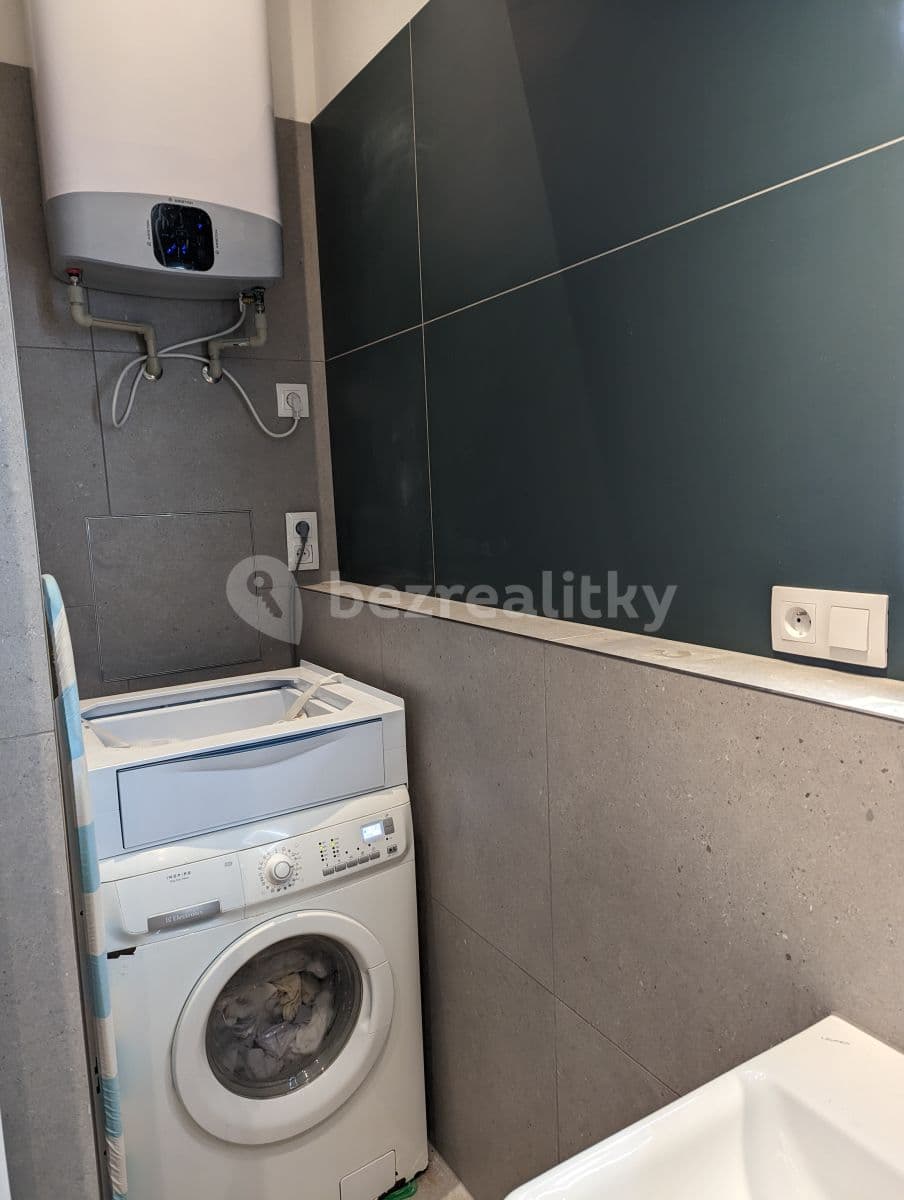 Prenájom bytu 3-izbový 75 m², Bořivojova, Praha, Praha Prenájom bytu 3-izbový 75 m², Bořivojova, Praha, Praha