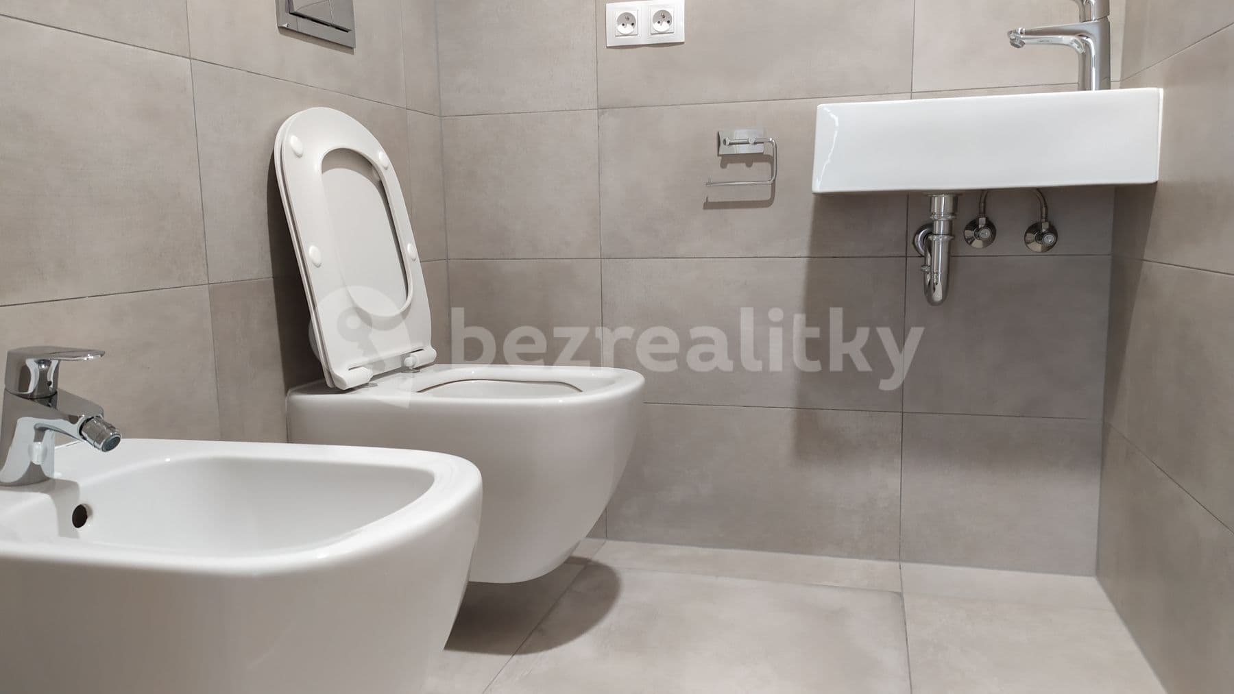 Prenájom bytu 3-izbový 66 m², Mukařovského, Praha, Praha Prenájom bytu 3-izbový 66 m², Mukařovského, Praha, Praha