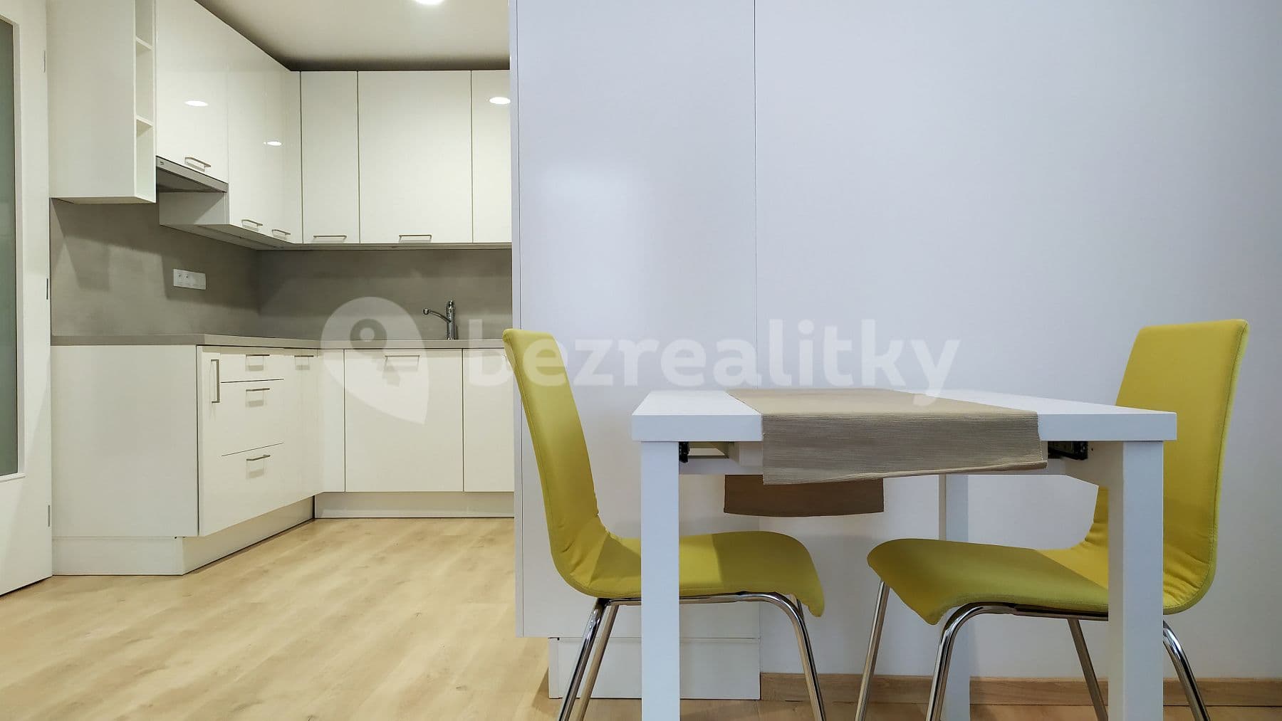 Prenájom bytu 3-izbový 66 m², Mukařovského, Praha, Praha Prenájom bytu 3-izbový 66 m², Mukařovského, Praha, Praha