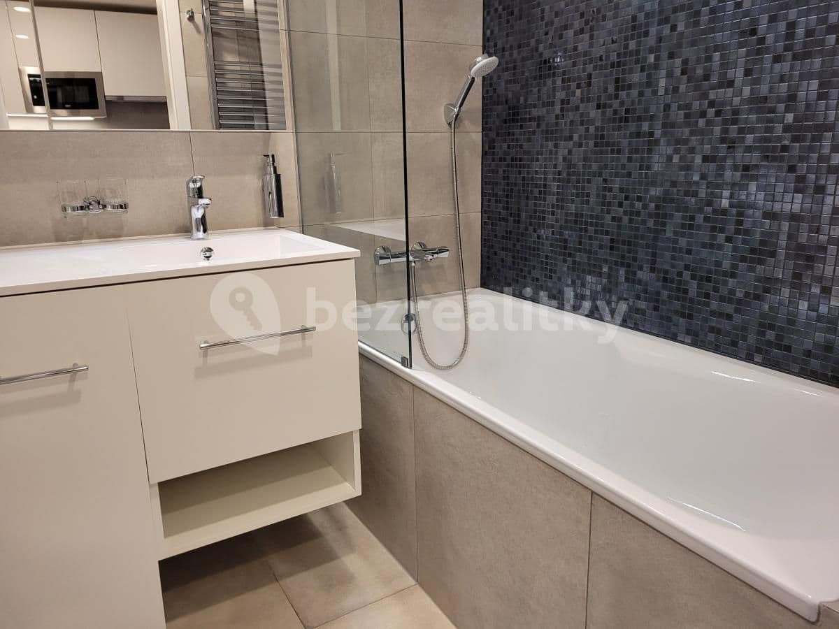 Prenájom bytu 3-izbový 66 m², Mukařovského, Praha, Praha Prenájom bytu 3-izbový 66 m², Mukařovského, Praha, Praha