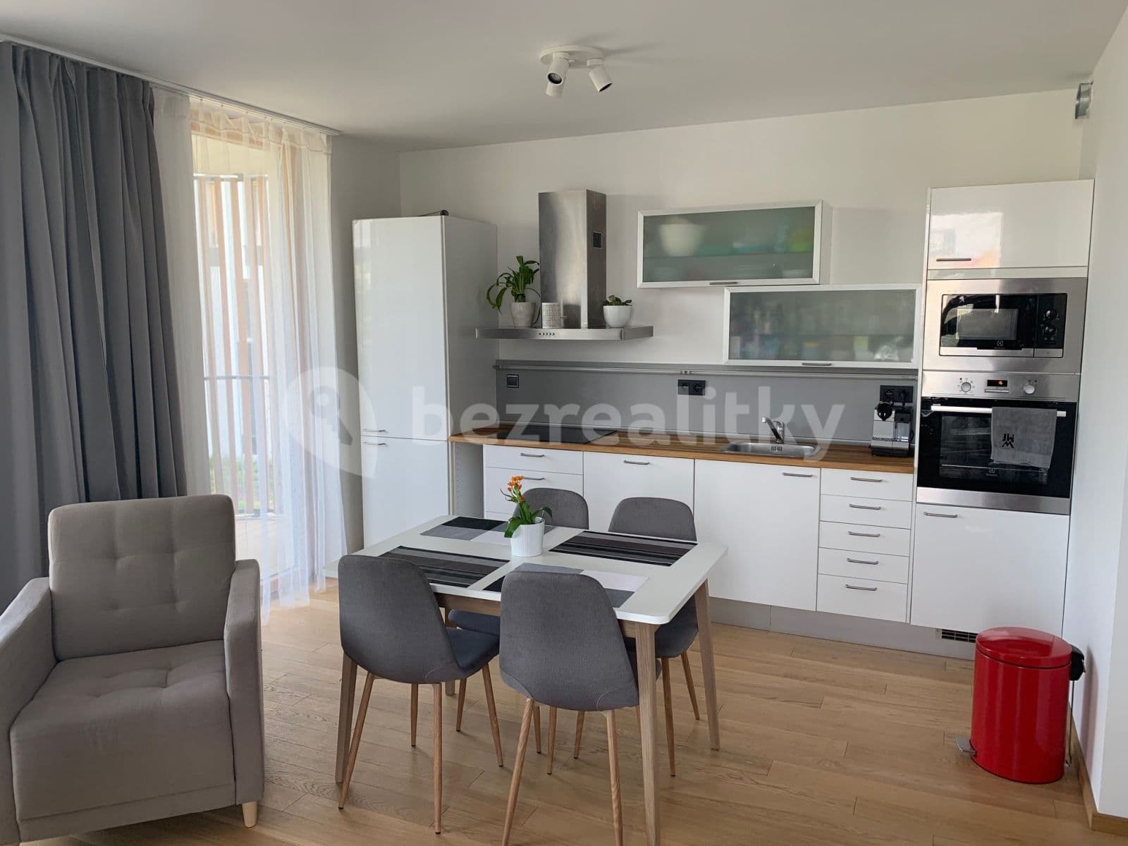 Prenájom bytu 2-izbový 62 m², Nové Mesto, Bratislavský kraj Prenájom bytu 2-izbový 62 m², Nové Mesto, Bratislavský kraj