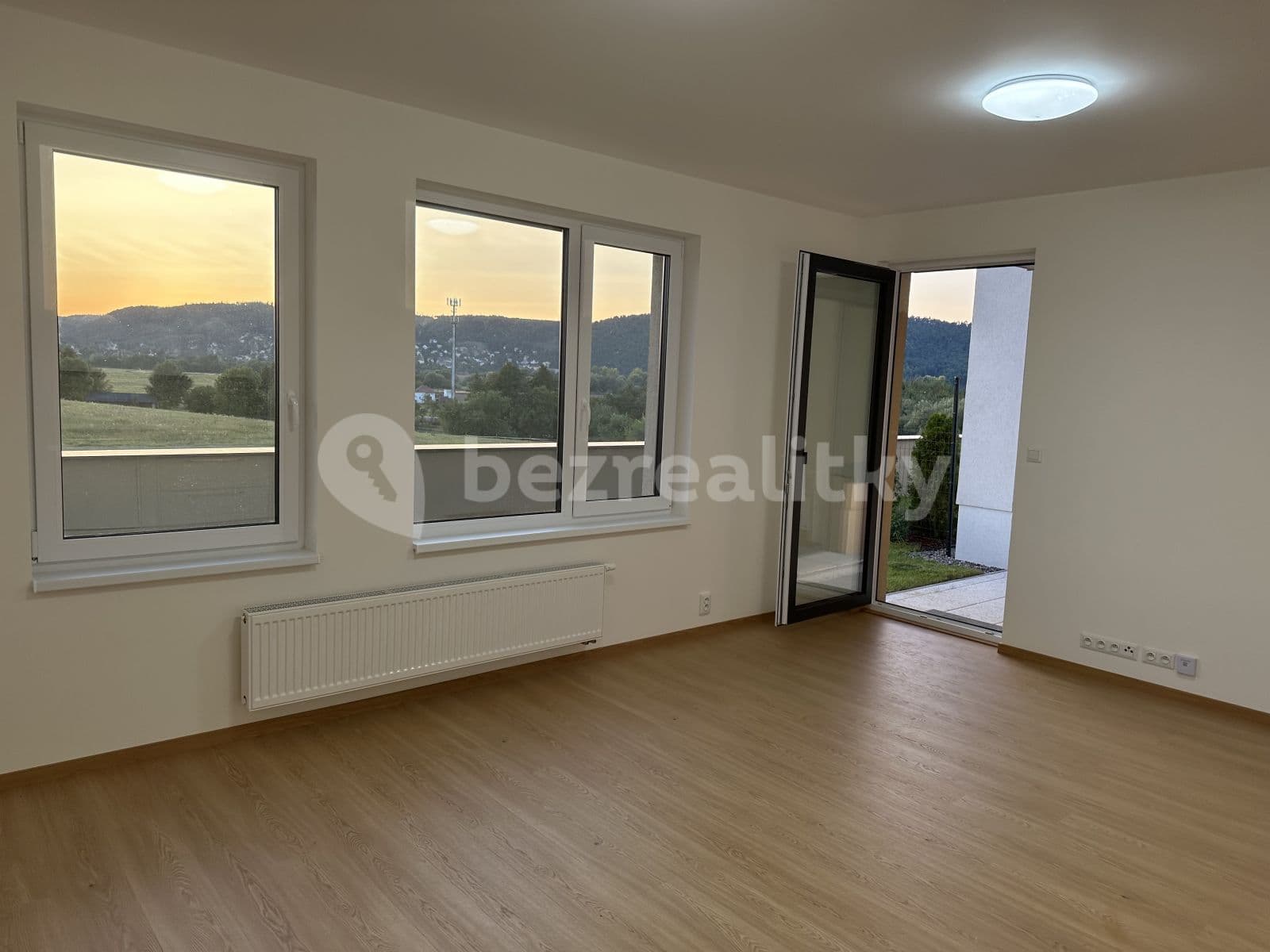 Prenájom bytu 2-izbový 95 m², Oddechová, Praha, Praha Prenájom bytu 2-izbový 95 m², Oddechová, Praha, Praha