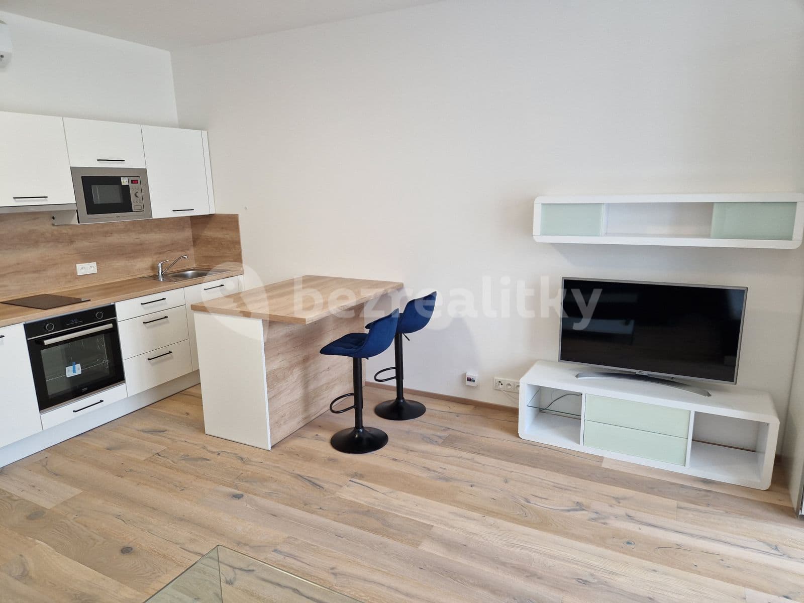 Prenájom bytu 1-izbový 36 m², Praha, Praha Prenájom bytu 1-izbový 36 m², Praha, Praha
