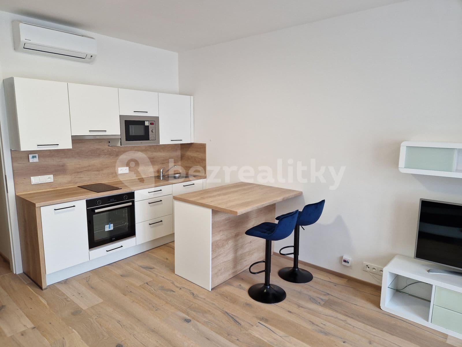 Prenájom bytu 1-izbový 36 m², Praha, Praha Prenájom bytu 1-izbový 36 m², Praha, Praha