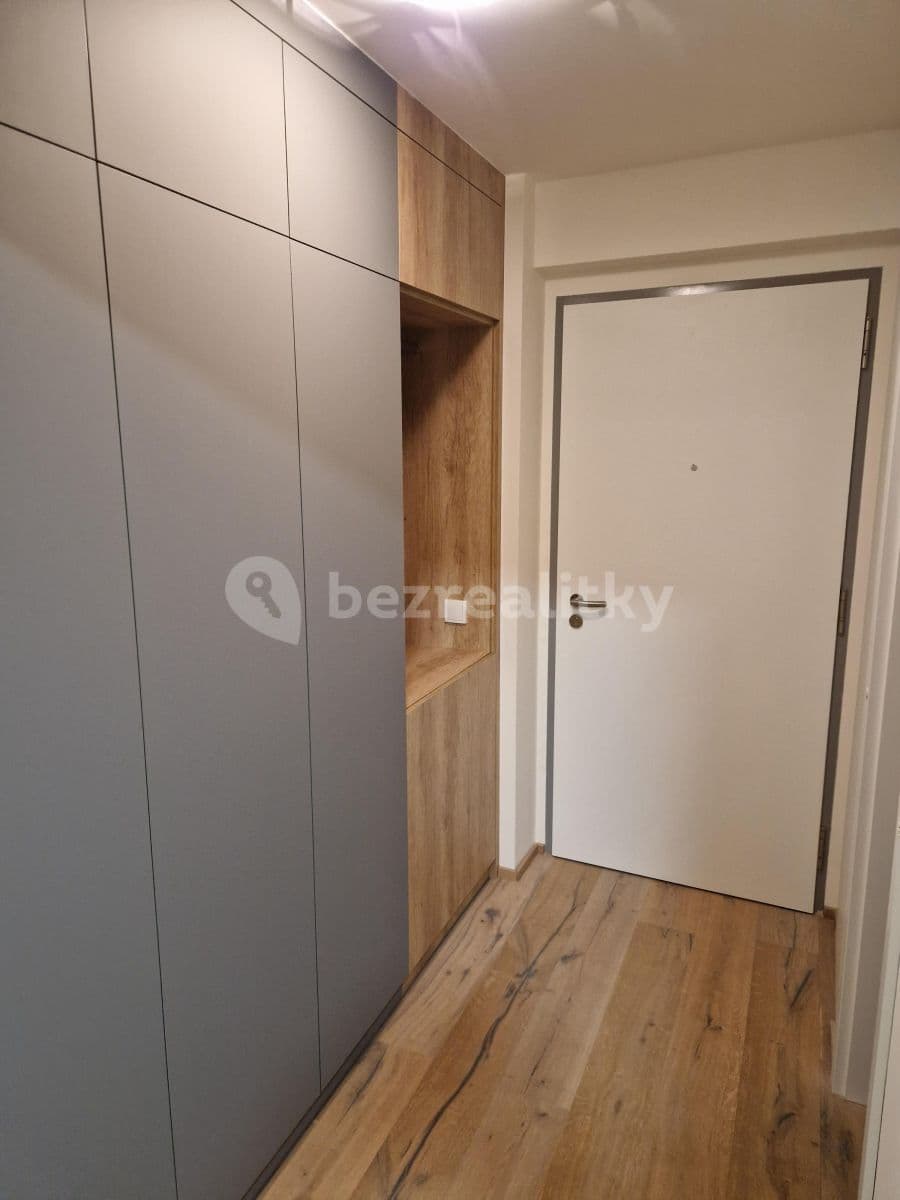 Prenájom bytu 1-izbový 36 m², Praha, Praha Prenájom bytu 1-izbový 36 m², Praha, Praha