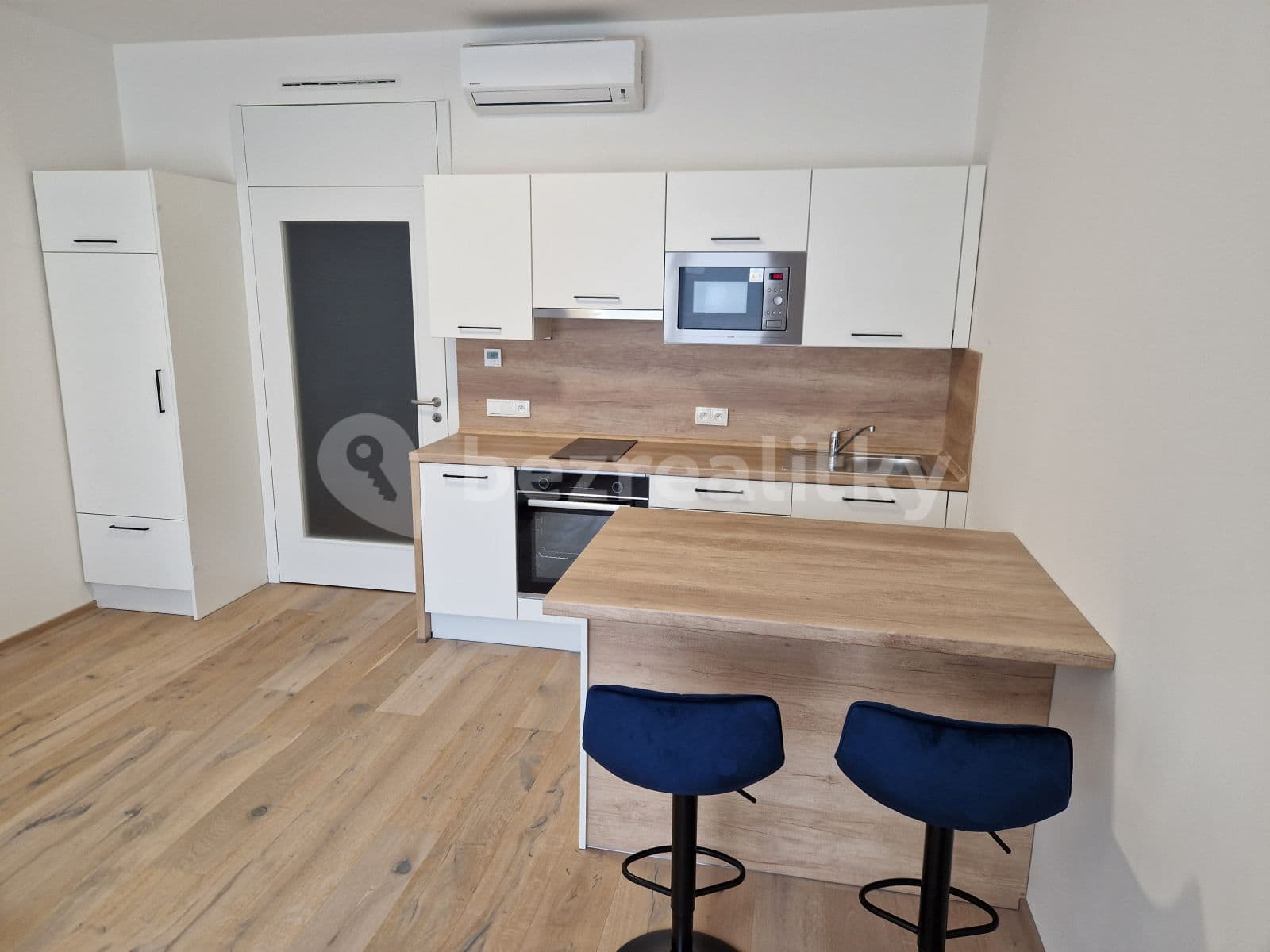 Prenájom bytu 1-izbový 36 m², Praha, Praha Prenájom bytu 1-izbový 36 m², Praha, Praha