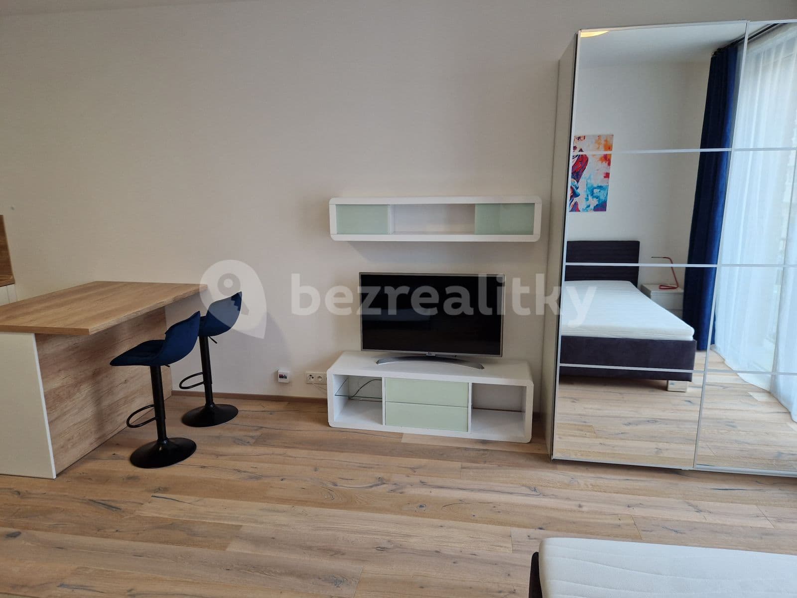 Prenájom bytu 1-izbový 36 m², Praha, Praha Prenájom bytu 1-izbový 36 m², Praha, Praha