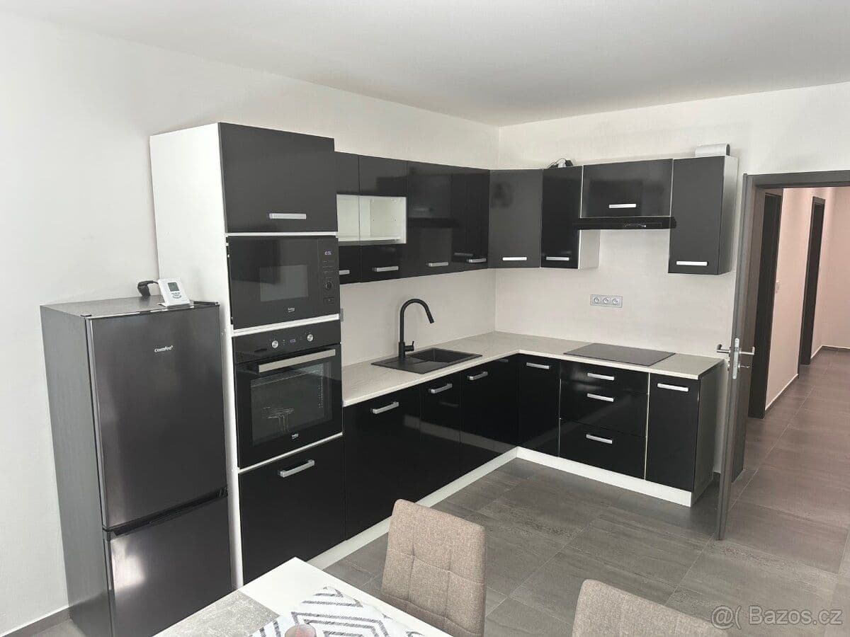 Prenájom bytu 2-izbový 72 m², Masarykovo nám., Říčany, Středočeský kraj Prenájom bytu 2-izbový 72 m², Masarykovo nám., Říčany, Středočeský kraj