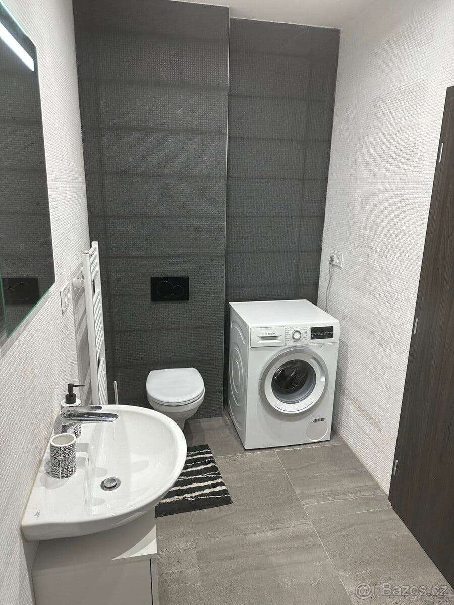 Prenájom bytu 2-izbový 72 m², Masarykovo nám., Říčany, Středočeský kraj Prenájom bytu 2-izbový 72 m², Masarykovo nám., Říčany, Středočeský kraj