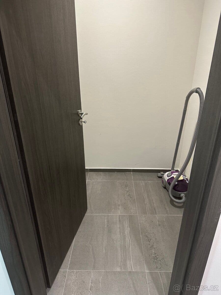 Prenájom bytu 2-izbový 72 m², Masarykovo nám., Říčany, Středočeský kraj Prenájom bytu 2-izbový 72 m², Masarykovo nám., Říčany, Středočeský kraj