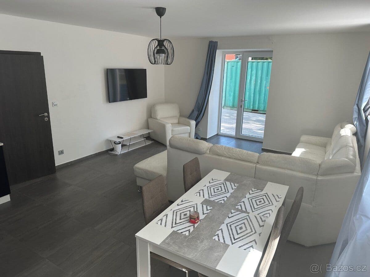 Prenájom bytu 2-izbový 72 m², Masarykovo nám., Říčany, Středočeský kraj Prenájom bytu 2-izbový 72 m², Masarykovo nám., Říčany, Středočeský kraj