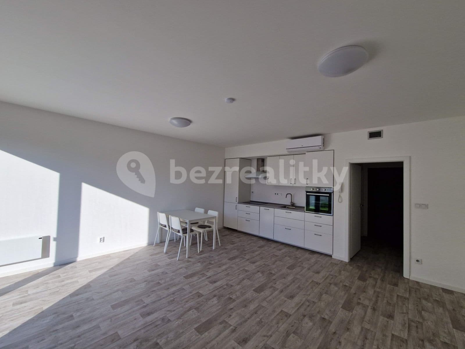 Prenájom bytu 1-izbový 40 m², 28. října, Mikulov, Jihomoravský kraj Prenájom bytu 1-izbový 40 m², 28. října, Mikulov, Jihomoravský kraj