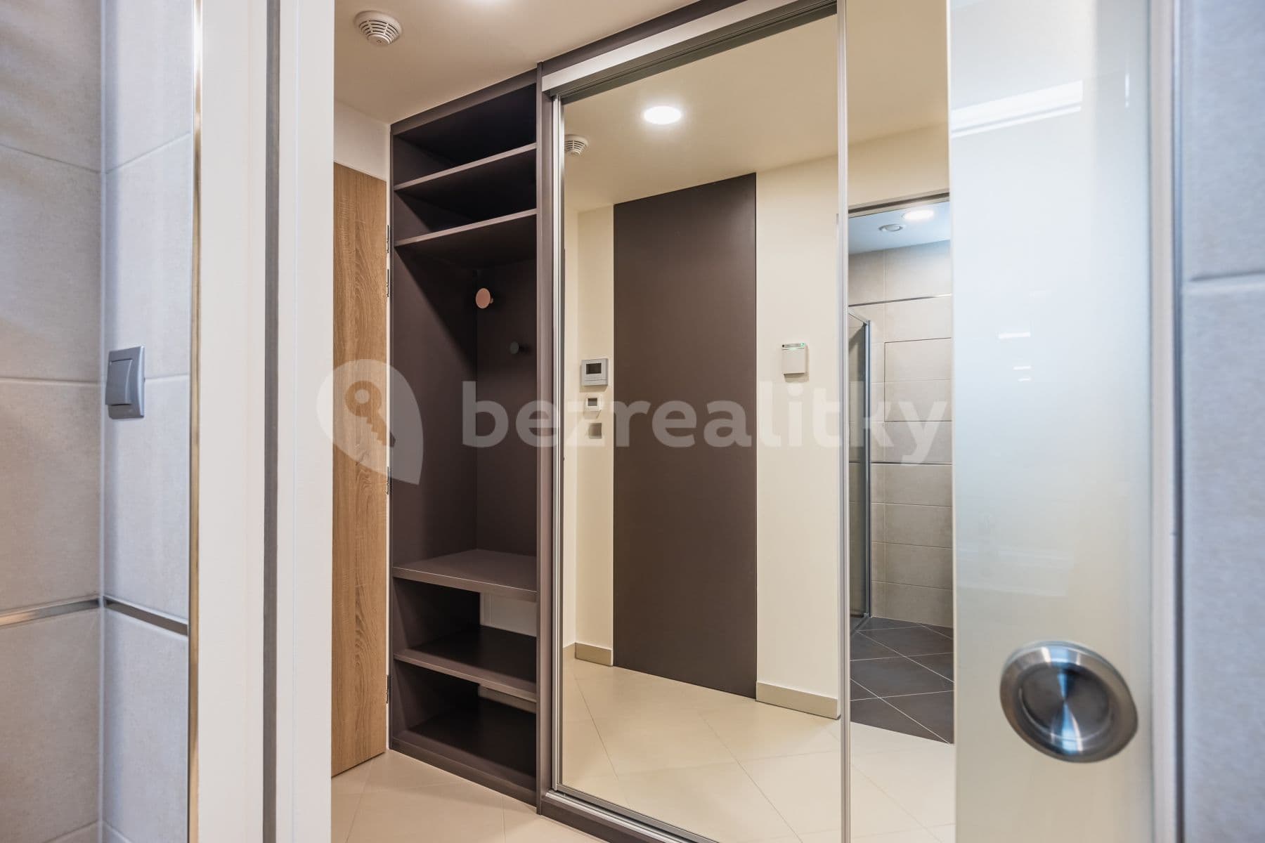 Prenájom bytu 1-izbový 39 m², Kurta Konráda, Praha, Praha Prenájom bytu 1-izbový 39 m², Kurta Konráda, Praha, Praha