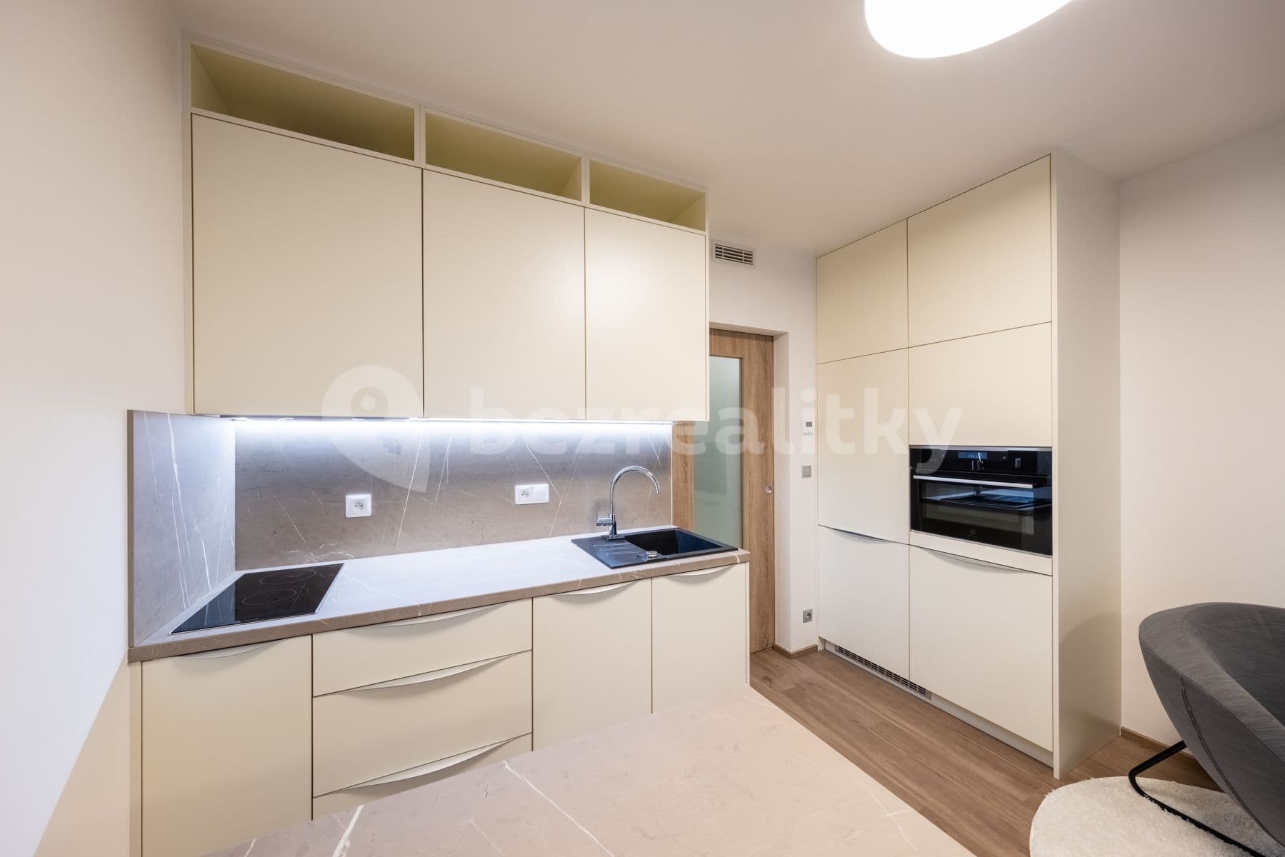 Prenájom bytu 1-izbový 39 m², Kurta Konráda, Praha, Praha Prenájom bytu 1-izbový 39 m², Kurta Konráda, Praha, Praha