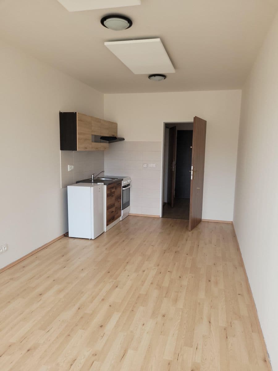Prenájom bytu 1-izbový 24 m², Škvorec, Středočeský kraj Prenájom bytu 1-izbový 24 m², Škvorec, Středočeský kraj